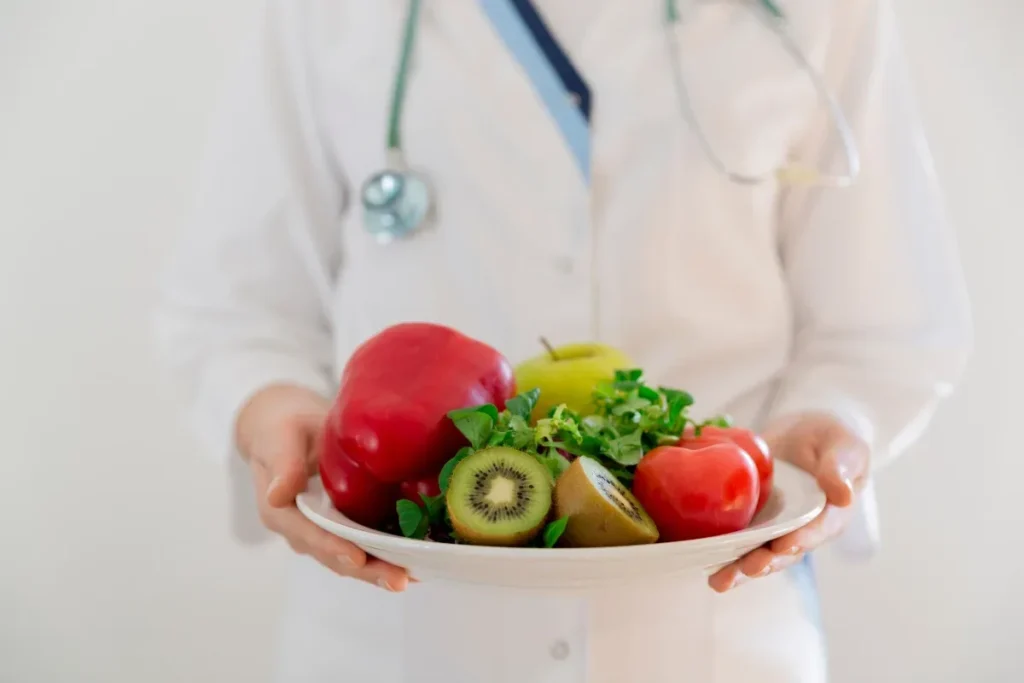 Áreas de atuação para graduados em Nutrição EaD | Descrição visual da imagem | UNIFAVENI

