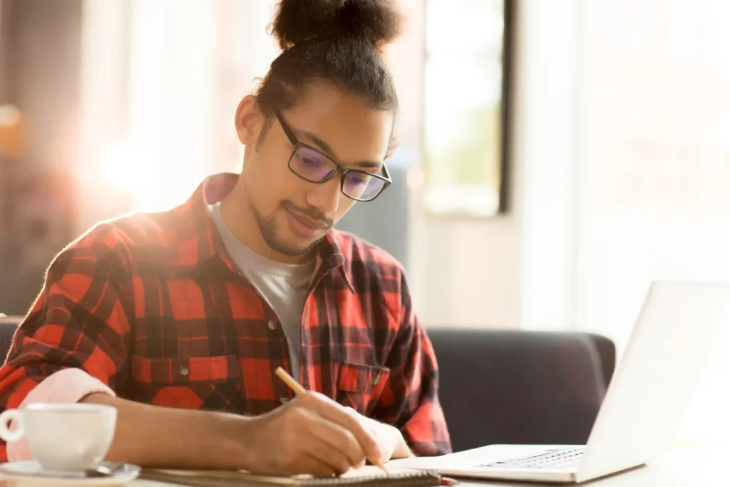 Bacharelado EAD como funciona e quais as melhores áreas para estudar